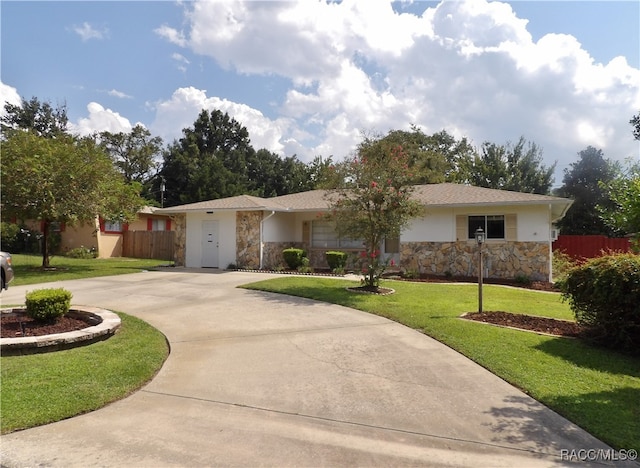 ranch-style house featuring a front lawn