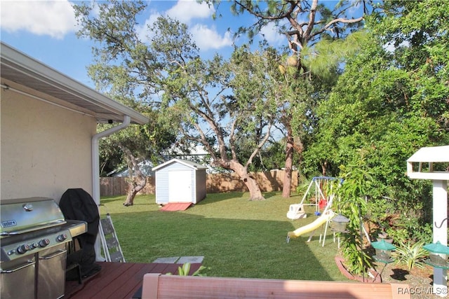 view of yard with a shed