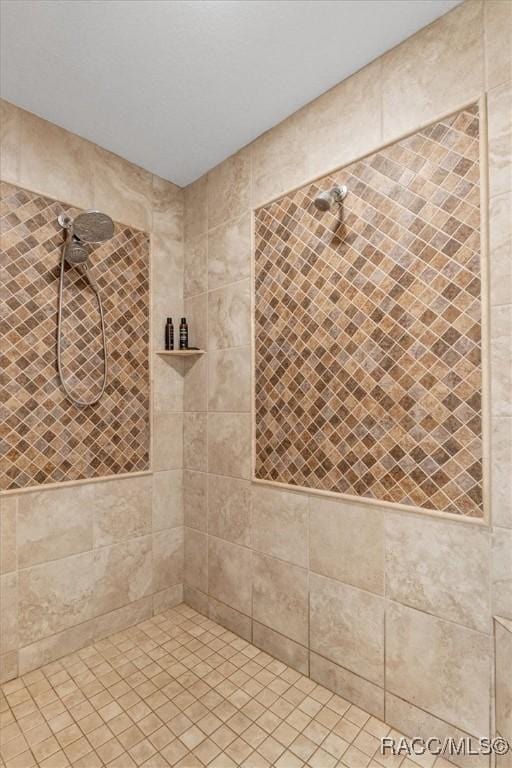 bathroom featuring tiled shower