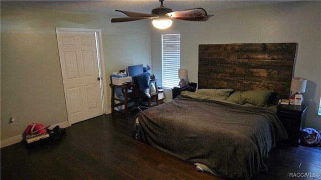 bedroom with dark wood-type flooring, baseboards, and a ceiling fan