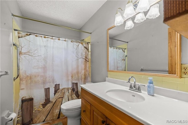 9708 W Hawthorne St, Crystal River, FL 34428 - full bathroom with a shower with curtain, a notable chandelier, a textured ceiling, toilet, and vanity