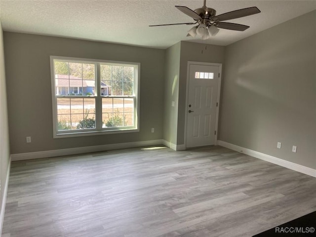 foyer featuring ceiling fan, a textured ceiling, and light hardwood / wood-style floors