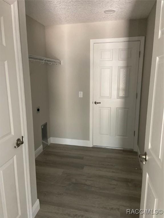 washroom with dark wood-type flooring and a textured ceiling