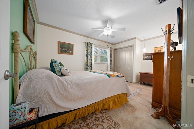 bedroom with visible vents, a closet, ornamental molding, and a ceiling fan
