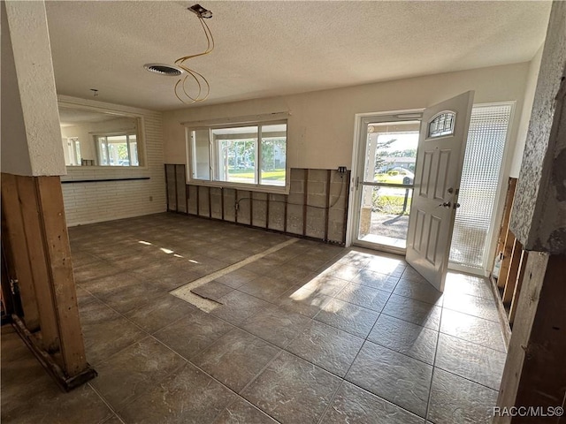 1203 SE Kings Bay Dr, Crystal River, FL 34429 - entryway with a textured ceiling and visible vents