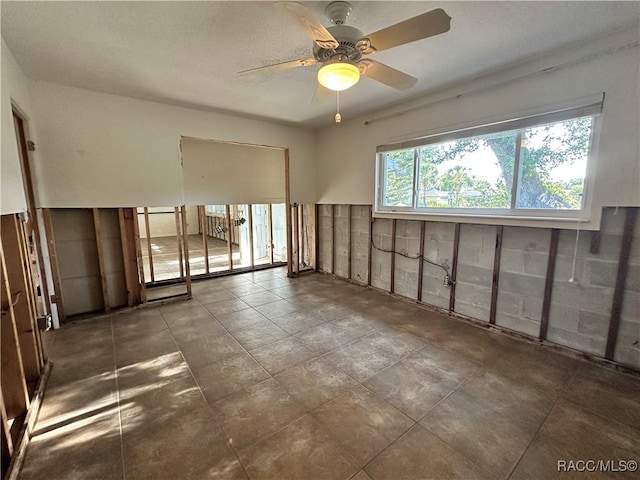 1203 SE Kings Bay Dr, Crystal River, FL 34429 - unfurnished room with ceiling fan