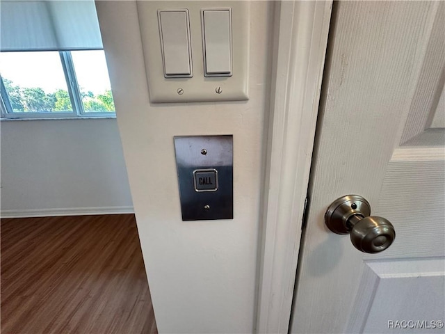 1203 SE Kings Bay Dr, Crystal River, FL 34429 - details featuring baseboards and wood finished floors