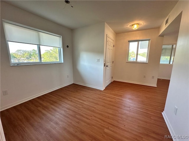 1203 SE Kings Bay Dr, Crystal River, FL 34429 - unfurnished room featuring wood finished floors, visible vents, and baseboards