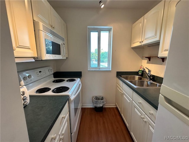 1203 SE Kings Bay Dr, Crystal River, FL 34429 - kitchen featuring dark countertops, a sink, white appliances, baseboards, and dark wood-type flooring