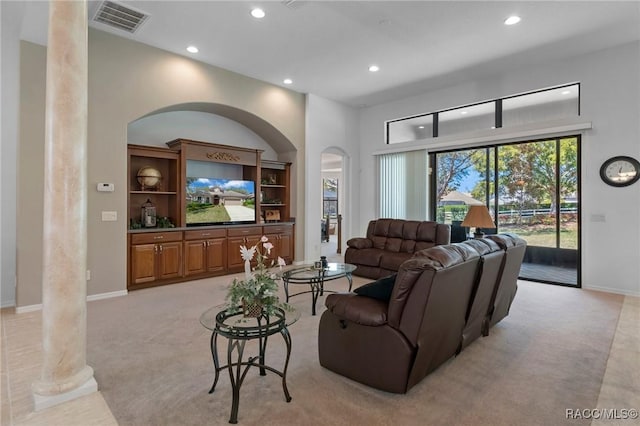 living area featuring baseboards, visible vents, and recessed lighting