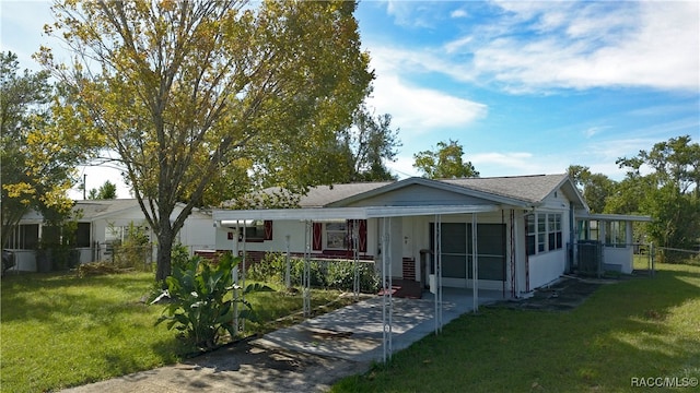 view of front of property with a front yard