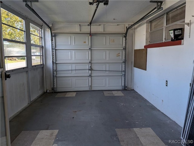 2 Plaza St, Beverly Hills, FL 34465 - view of garage