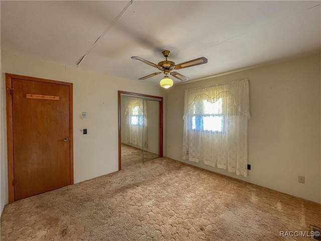 unfurnished room with light carpet and ceiling fan