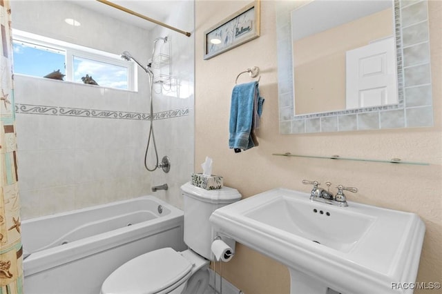 2168 N Watersedge Dr, Crystal River, FL 34429 - full bathroom featuring shower / tub combo and toilet