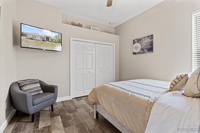 5888 W Corral Pl, Beverly Hills, FL 34465 - bedroom with dark wood-style flooring, baseboards, a closet, and a ceiling fan