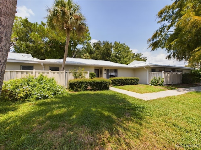 ranch-style home with a front yard