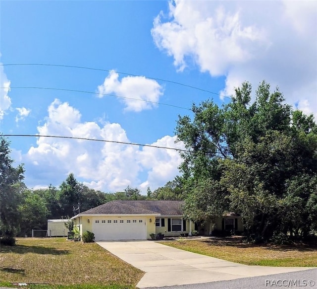 view of front facade featuring a front yard and a garage