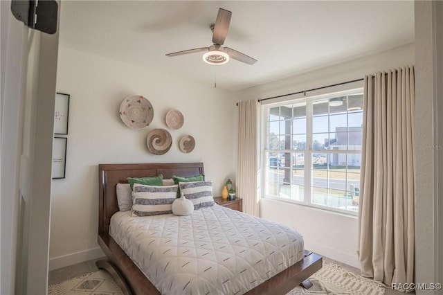 bedroom with ceiling fan