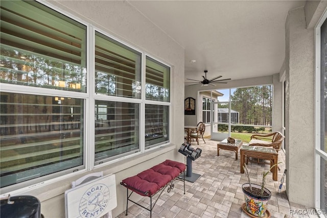 sunroom with ceiling fan