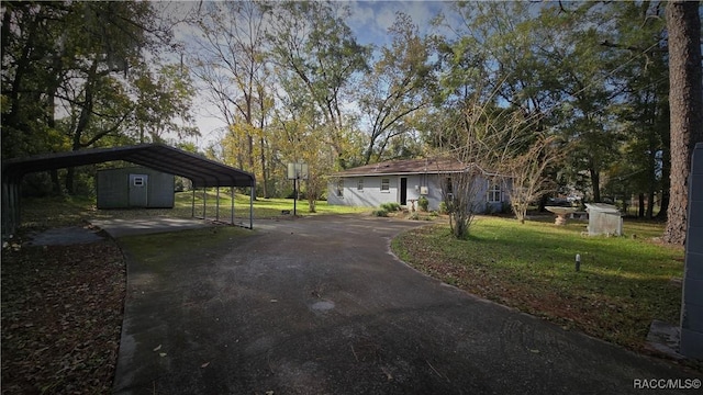 view of yard featuring a storage shed and a carport