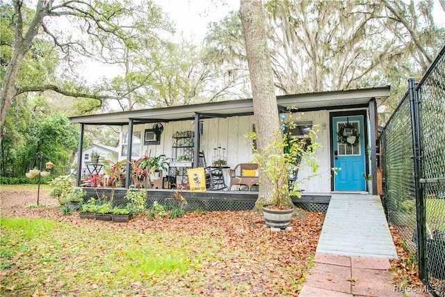 view of front facade featuring a porch