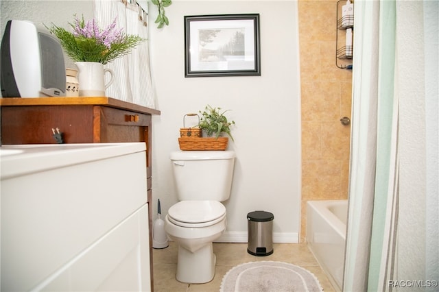 full bathroom featuring toilet, tile patterned flooring, and baseboards