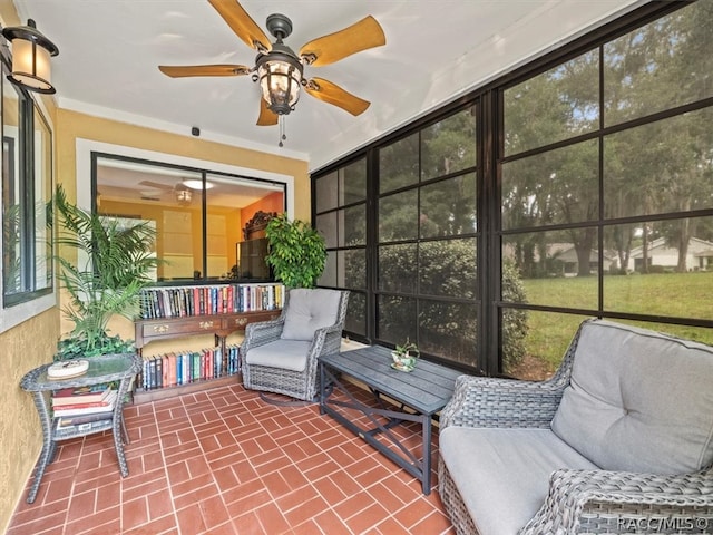 sunroom with ceiling fan