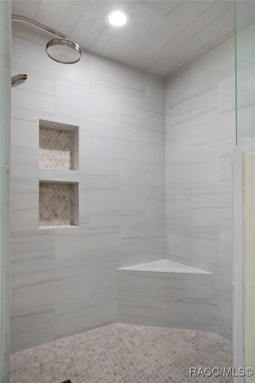 4160 W Bonanza Dr, Beverly Hills, FL 34465 - bathroom featuring a tile shower