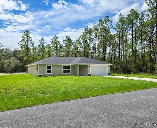 1370 SW Obee Ridge Rd, Dunnellon, FL 34430 - single story home featuring a garage, stucco siding, a front yard, and driveway