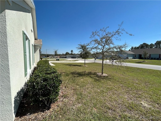 view of yard featuring a residential view