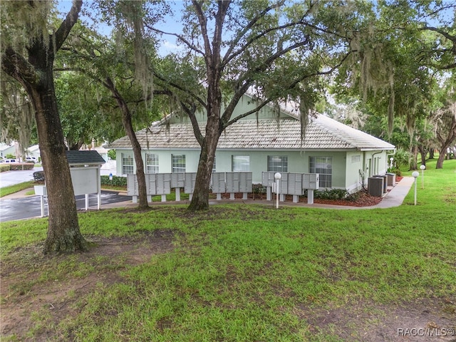 view of front of property featuring central AC unit and a front yard