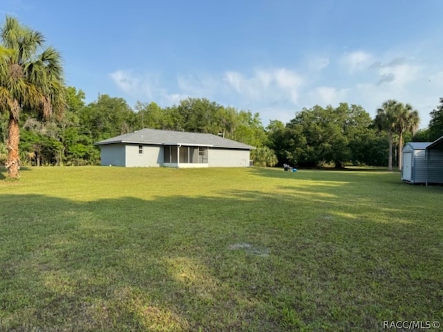 view of yard with a storage shed