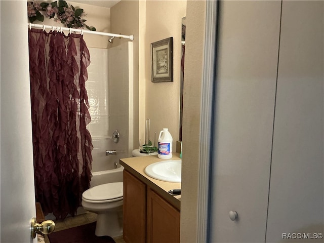 full bathroom with shower / bath combo with shower curtain, vanity, and toilet