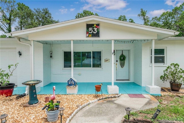 53 S Columbus St, Beverly Hills, FL 34465 - view of front of property featuring brick siding and a porch