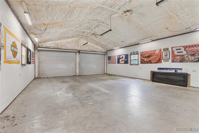 garage featuring ceiling fan