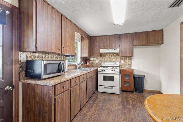 kitchen featuring a textured ceiling, dark hardwood / wood-style floors, white range, and sink