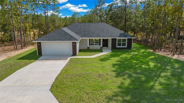 view of front of house featuring a front lawn and a garage