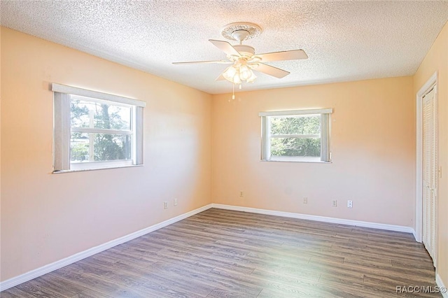 6176 W Pinedale Cir, Crystal River, FL 34429 - unfurnished bedroom with wood finished floors, a textured ceiling, ceiling fan, and a closet