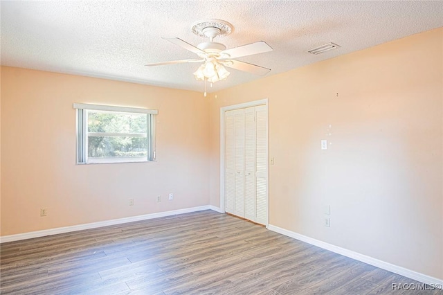 6176 W Pinedale Cir, Crystal River, FL 34429 - unfurnished room featuring wood finished floors, a ceiling fan, and a textured ceiling