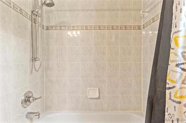 bathroom featuring shower / tub combo