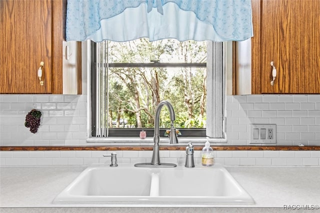 room details featuring backsplash and sink