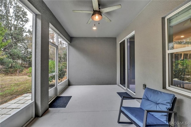 sunroom with ceiling fan