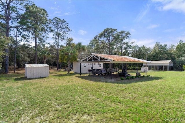 view of yard featuring a carport