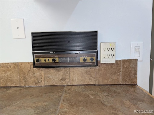 9781 E Goldfinch Ln, Inverness, FL 34450 - detailed view of concrete floors