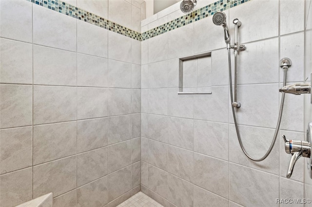 bathroom featuring tiled shower