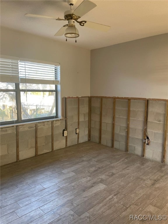 empty room with light hardwood / wood-style floors and ceiling fan