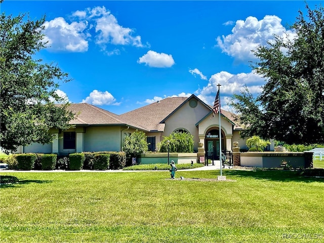 single story home with a front yard