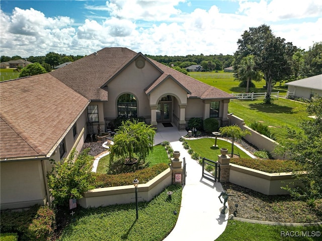 view of front facade featuring a front yard