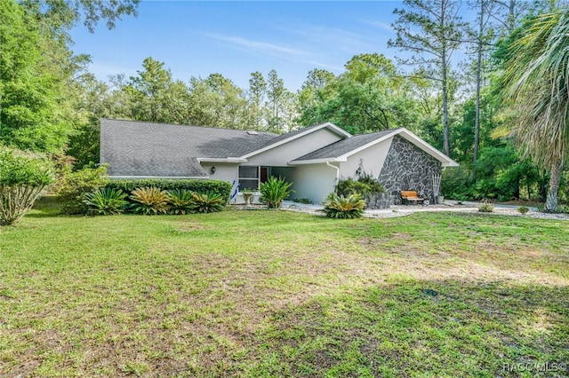 view of front of home featuring stucco siding and a front yard