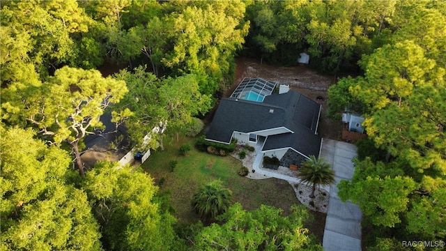 bird's eye view with a forest view